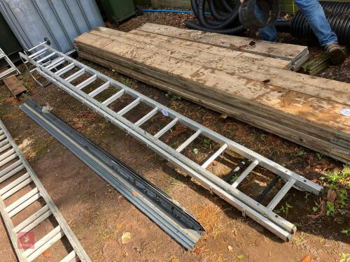 ALUMINIUM EXTENDING ROOF LADDER