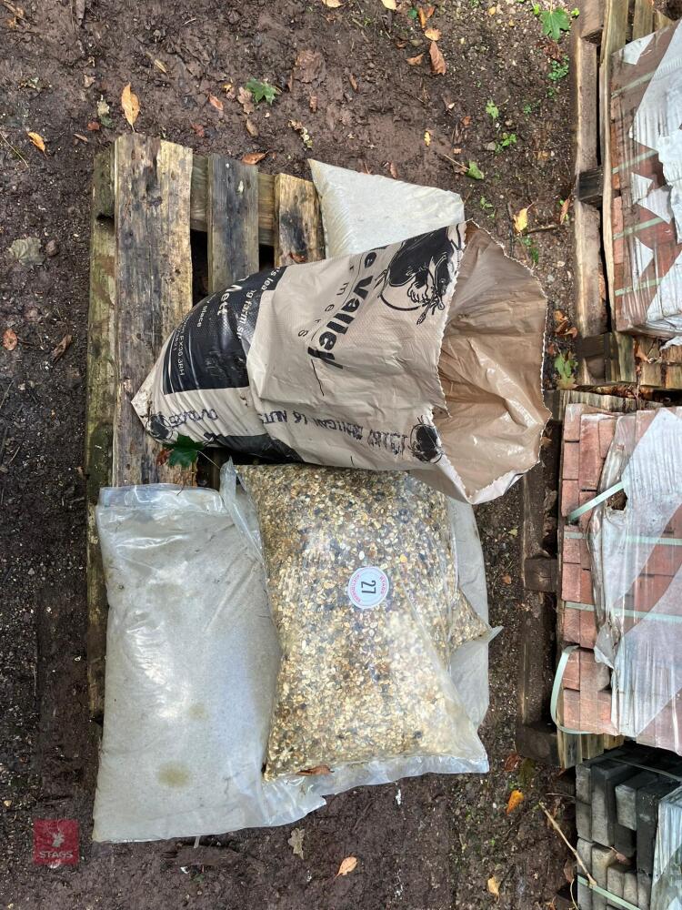 PALLET OF MIXED SAND AND CHIPPINGS