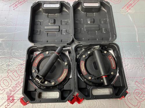 PAIR OF SUCTION CUPS