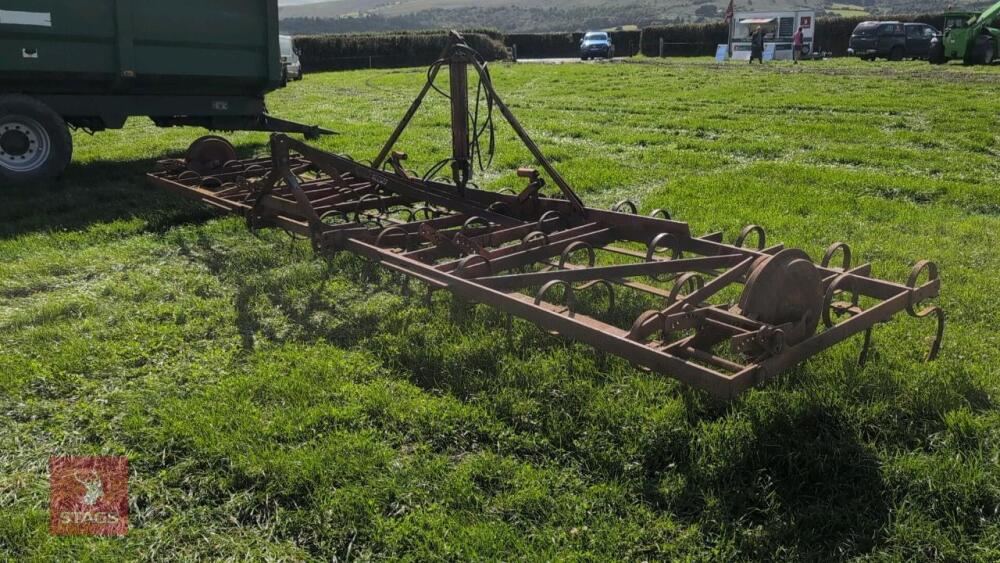 MF 137 SPRING TINE CULTIVATOR