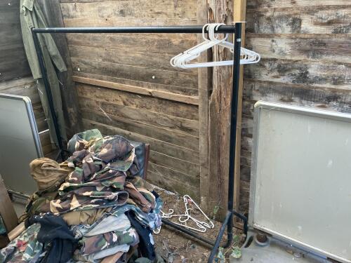 CLOTHES RAIL