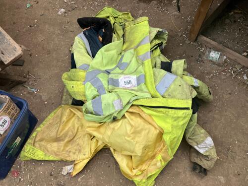 4 HI VIS COATS AND 2 JACKETS