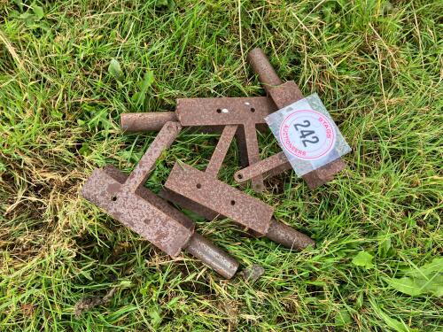 4 SHOW JUMPING PLANK BRACKETS