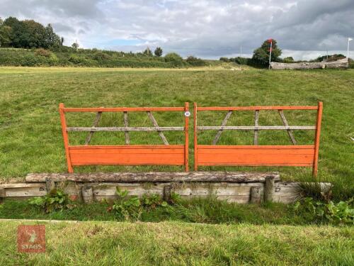 6 ORANGE RACING HURDLES