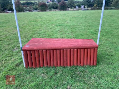 70CM HIGH XC 'CORNER TABLE' FENCE