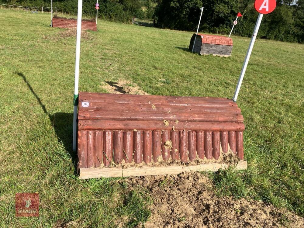 70CM HIGH XC 'CURVED LOG PILE' FENCE