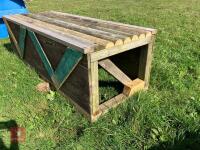 80CM HIGH XC 'TRAIN CARRIAGE' FENCE - 4