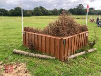 90CM HIGH XC 'V' BRUSH TOP FENCE