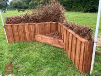 90CM HIGH XC 'V' BRUSH TOP FENCE - 5