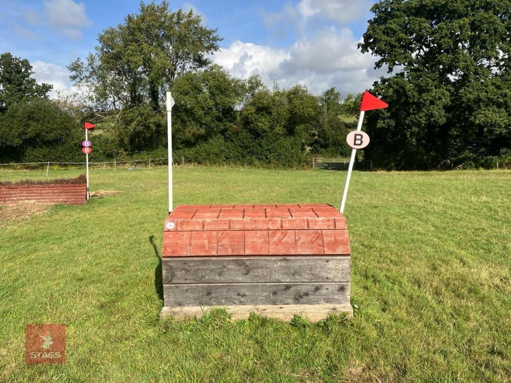 100CM HIGH CROSS COUNTRY 'TABLE' FENCE