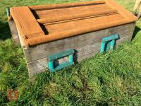 110CM HIGH XC 'HOUSE' FENCE - 11