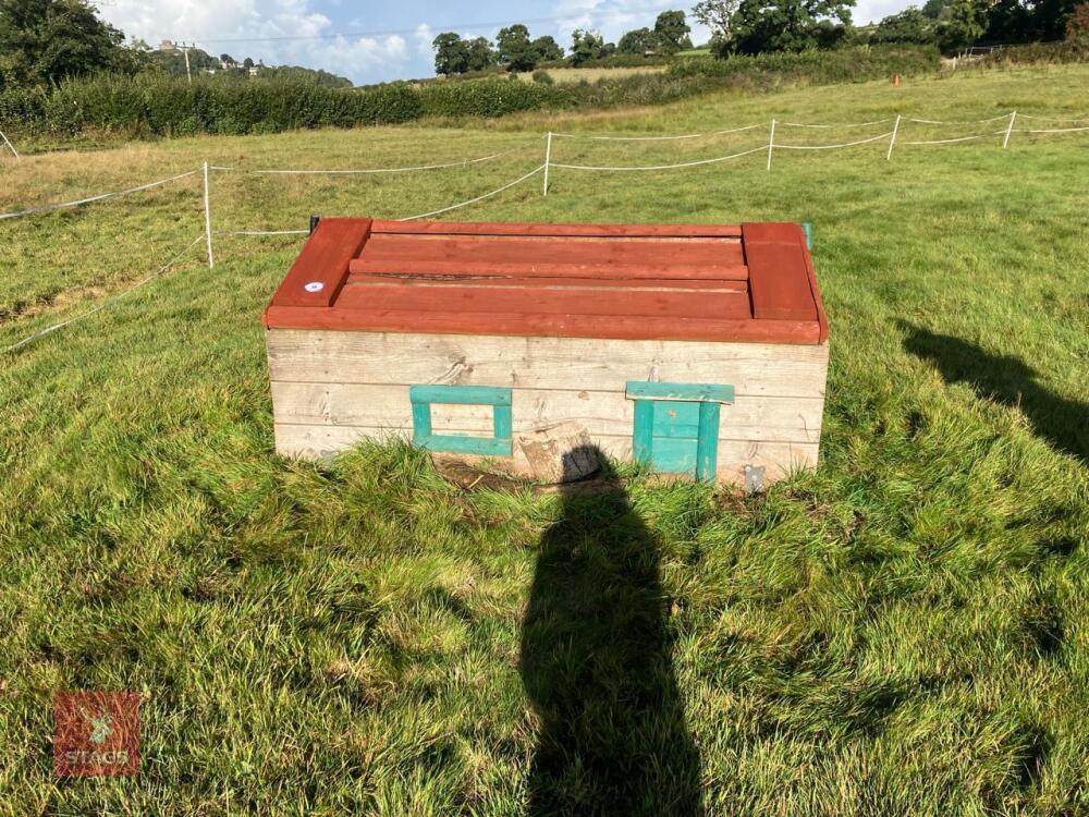 110CM HIGH XC 'HOUSE' FENCE