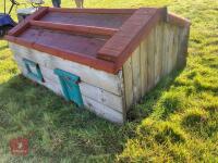 110CM HIGH XC 'HOUSE' FENCE - 9