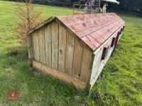 110CM HIGH XC 'HOUSE' FENCE - 8