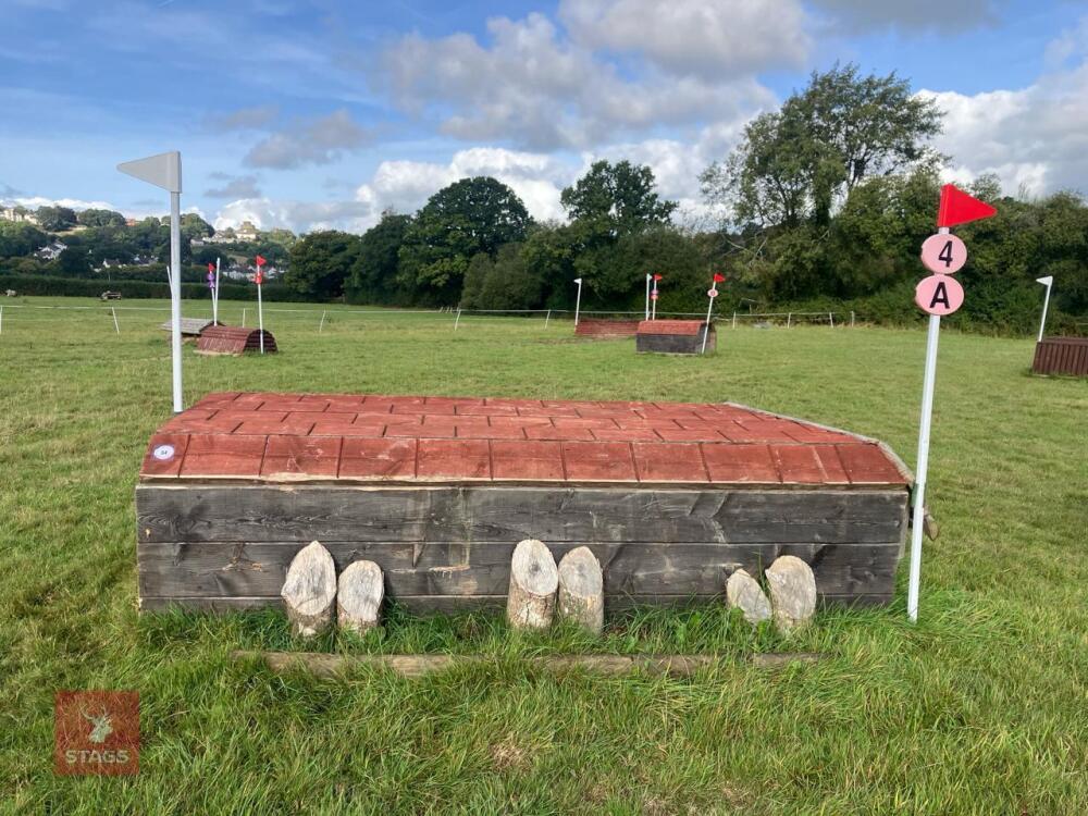 100CM HIGH CROSS COUNTRY 'TABLE' FENCE