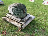 110CM HIGH XC 'SQUIRREL AND ACORN SKINNY - 27