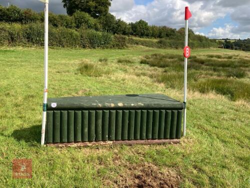 70CM HIGH CROSS COUNTRY 'CORNER' FENCE