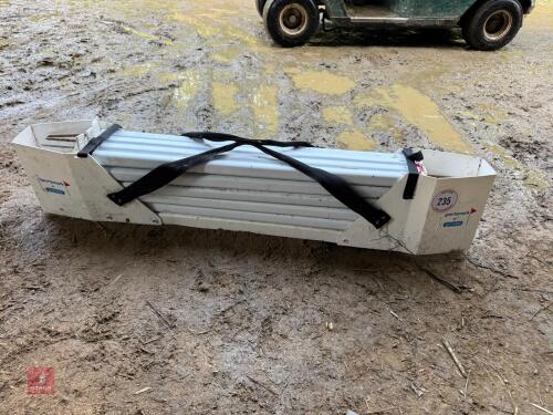 LANE MARKER POLES