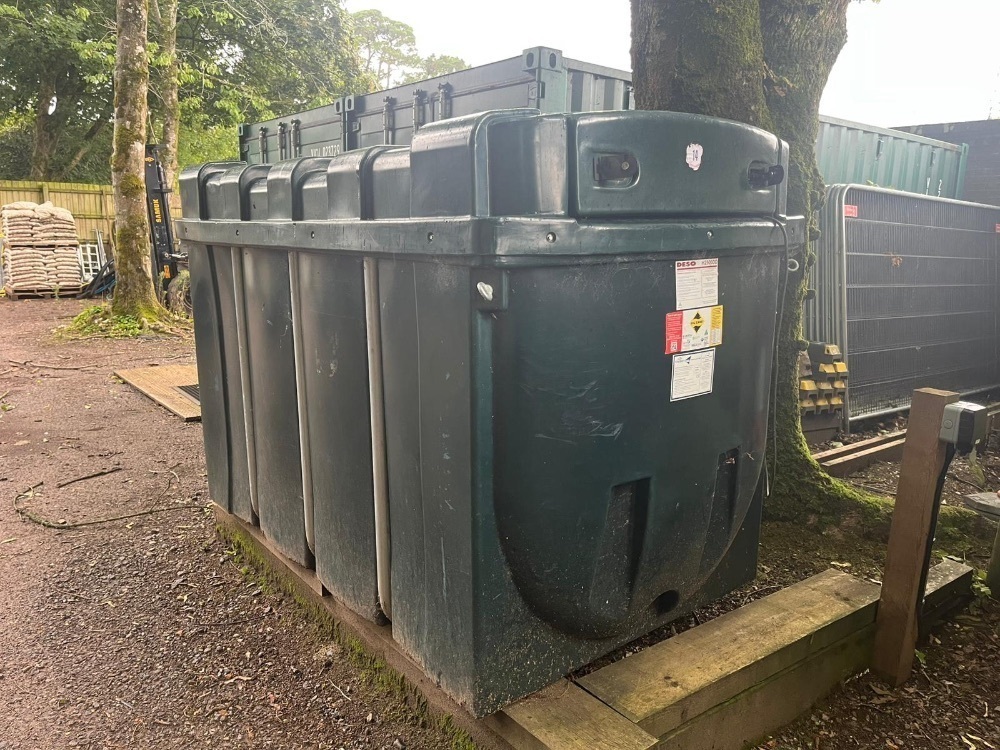 DESO H2500DD BUNDED FUEL TANK