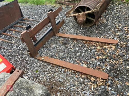 SET OF PALLET FORKS