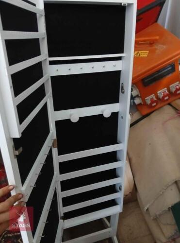 MAKEUP VANITY CASE