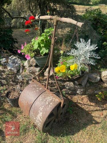 VINTAGE GARDEN ROLLER