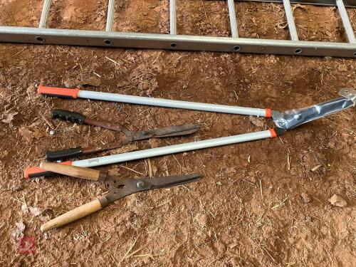 3 GARDEN PRUNERS