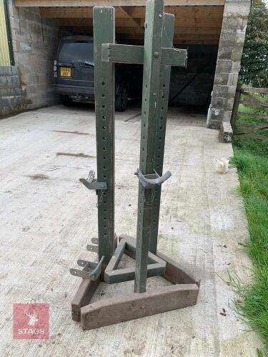 TRIANGULAR WOODEN JUMP STAND