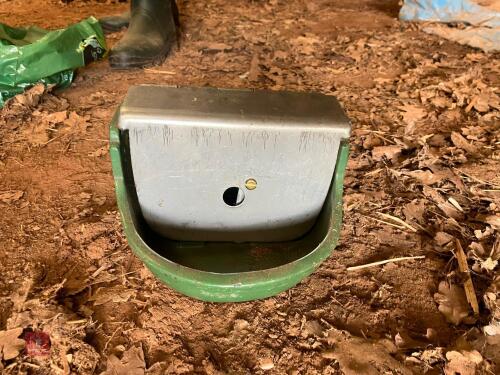 WALL MOUNTED DRINKING BOWL