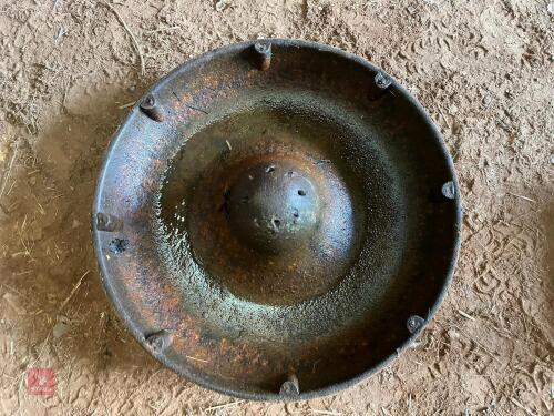 CAST IRON PIG FEEDER