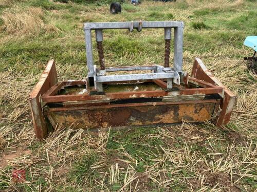 GALVANISED YARD SCRAPER (S/R)