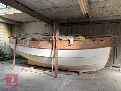 BOAT HULL GAFFED RIGGED POCKET CRUISER