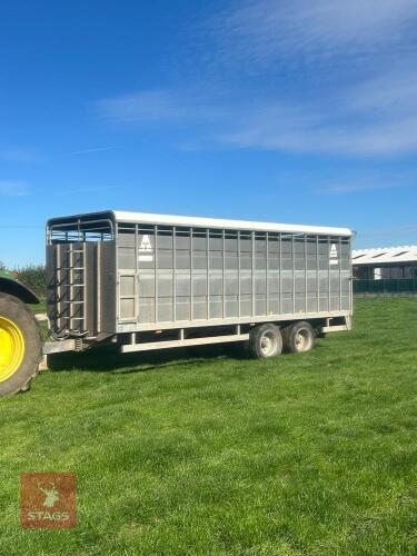 2014 HUDSON 22FT LIVESTOCK TRAILER