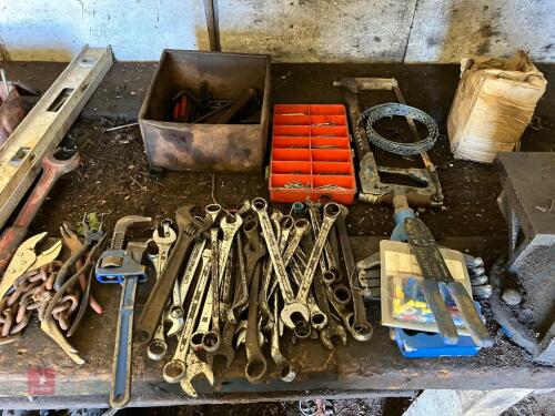 WIDE VARIETY OF TOOLS & FIXINGS (42)