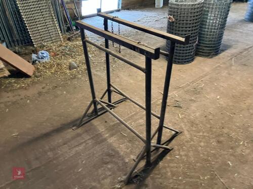 2 BUILDERS TRESSELS