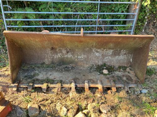 MATBRO 2.1M BUCKET WITH TEETH