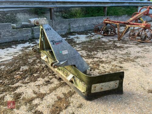 2014 TWOSE 402 GALVANISED YARD SCRAPPER