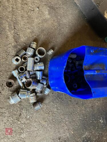 BUCKET OF MIXED SOCKETS