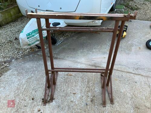 2 BUILDERS TRESSELS
