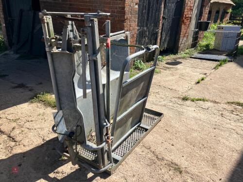 POLDENVALE CALF DE-HORNING CRATE