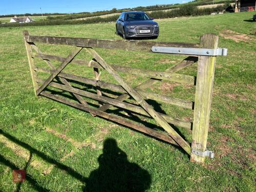 WOODEN 10' 5 BAR GATE