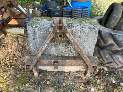3 POINT LINKAGE CONCRETE TRACTOR WEIGHT
