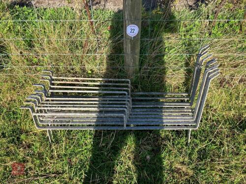10 CALF HUTCH BRACKETS (22)