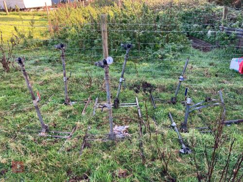 4 SPRINKLERS AND IRRIGATION FITTINGS (4)