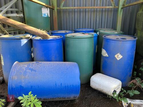 10 BLUE AND GREEN 200L DRUMS (37)