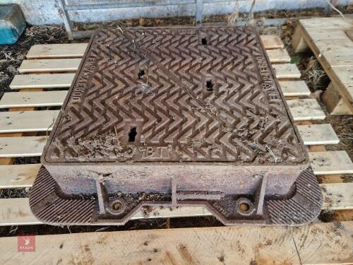 HEAVY DUTY MANHOLE COVER