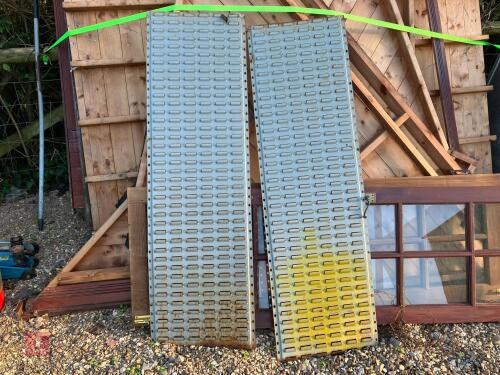 2 SHELF HOOK-ON PLATES