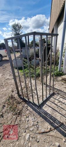CATTLE CRUSH GATE