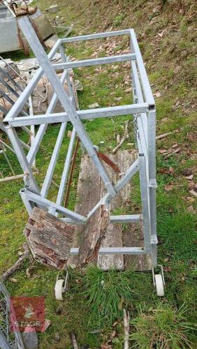 CALF DEHORNING CRATE