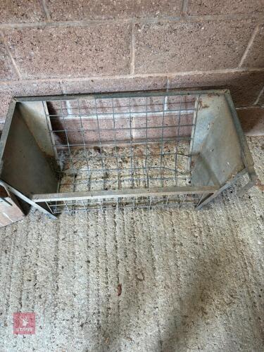 HANGING HAY FEEDER